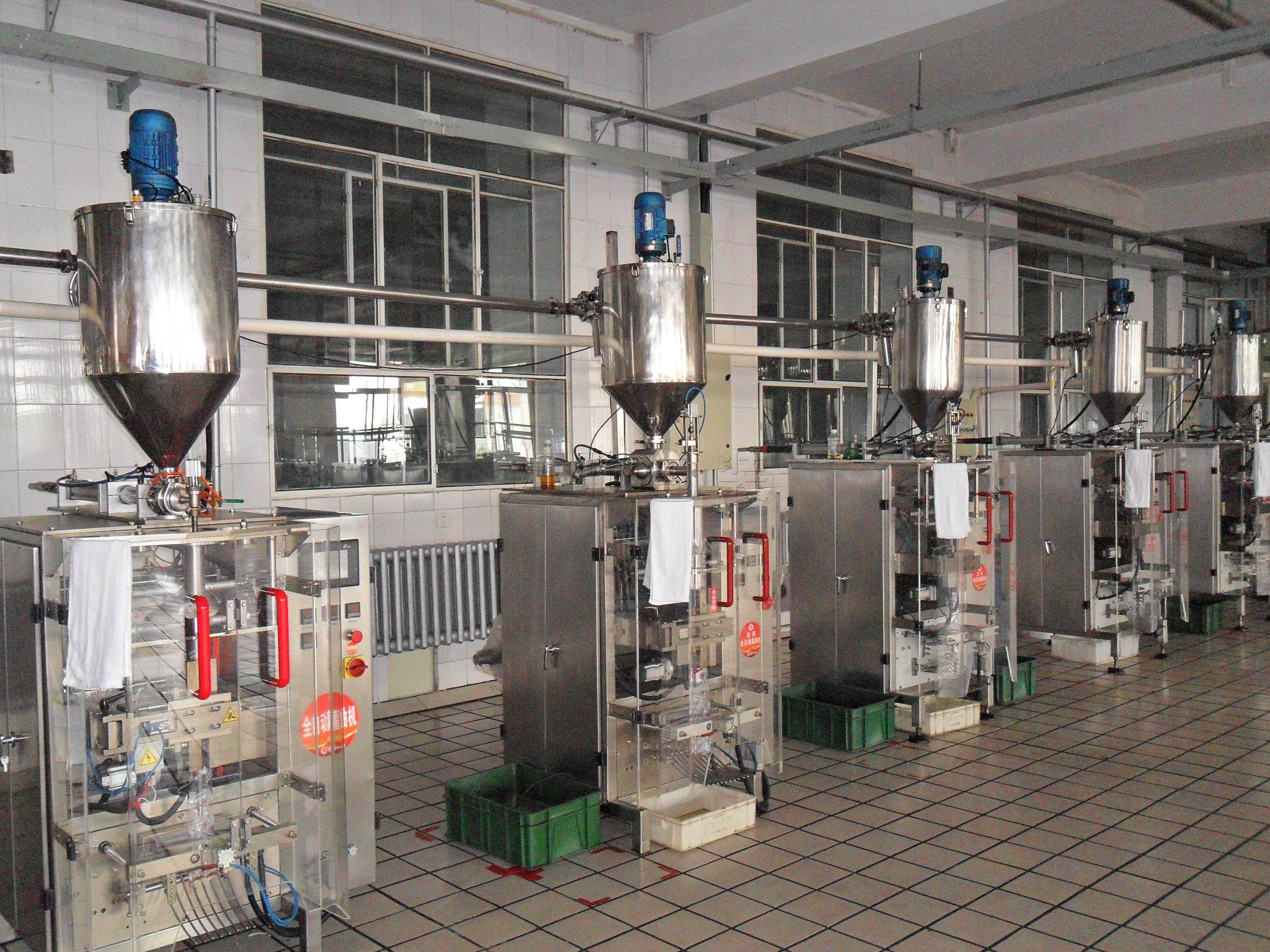 防水涂料包装机客户现场